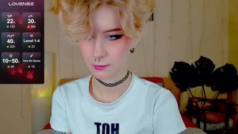 Snapshot of angel_julles chatting on 11.08.25 Angel Dust online show from 11.08.25