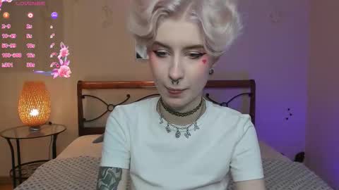 Snapshot of angel_julles chatting on 11.29.25 Angel Dust online show from 11.29.25