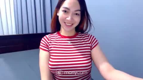 Snapshot of angel_shooter chatting on 12.18.25 angel_shooter online show from 12.18.25