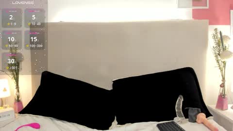 angel_velvet_ online show from 12.13.25