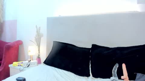 angel_velvet_ online show from 12.14.25