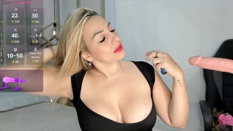 Snapshot of angel_vibes_ chatting on 01.28.25 Angel online show from 01.28.25