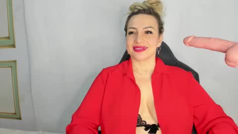 Snapshot of angel_vibes_ chatting on 03.02.25 Angel online show from 03.02.25