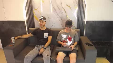 angel_villareal_ online show from 02.20.26