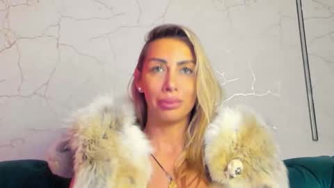 Anysia online show from 11.18.25