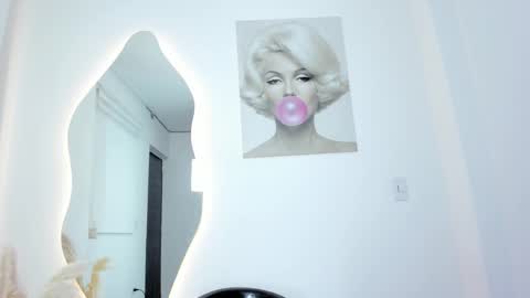 Juanita Florez online show from 01.05.25