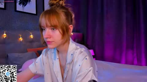 Snapshot of angela_flowers chatting on 12.20.25 Angela online show from 12.20.25