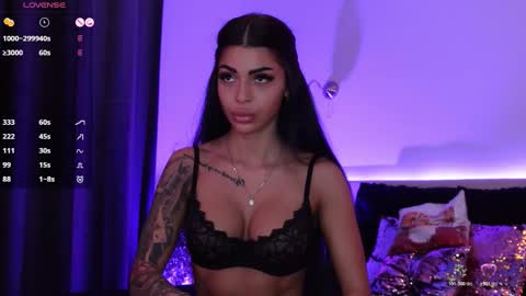 Snapshot of angela_myst chatting on 11.10.25 Angela online show from 11.10.25