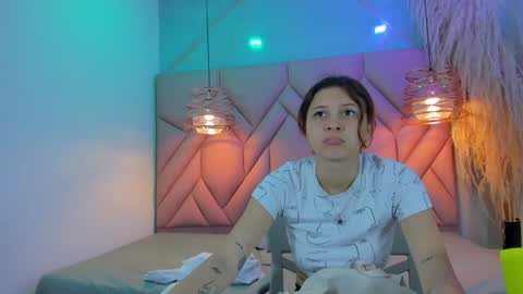 Snapshot of angelaa_cute chatting on 12.22.24 ANGELA online show from 12.22.24