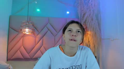 Snapshot of angelaa_cute chatting on 12.23.24 ANGELA online show from 12.23.24