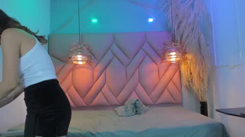 Snapshot of angelaa_cute chatting on 12.27.24 ANGELA online show from 12.27.24