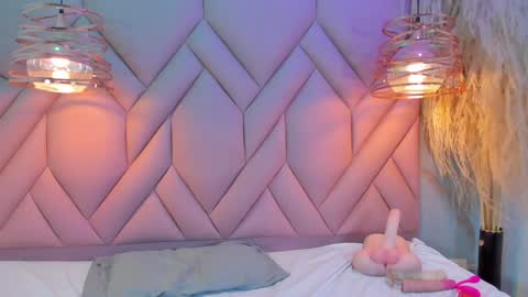 Snapshot of angelaa_cute chatting on 12.29.24 ANGELA online show from 12.29.24