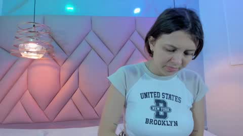 Snapshot of angelaa_cute chatting on 01.21.25 ANGELA online show from 01.21.25