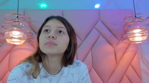 Snapshot of angelaa_cute chatting on 01.22.25 ANGELA online show from 01.22.25