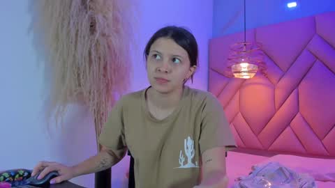 Snapshot of angelaa_cute chatting on 01.29.25 ANGELA online show from 01.29.25