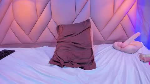 Snapshot of angelaa_cute chatting on 02.21.25 ANGELA online show from 02.21.25