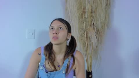 Snapshot of angelaa_cute chatting on 03.05.25 ANGELA online show from 03.05.25