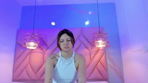 Snapshot of angelaa_cute chatting on 03.11.25 ANGELA online show from 03.11.25