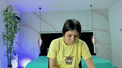 Snapshot of angelaa_cute chatting on 09.10.25 ANGELA online show from 09.10.25