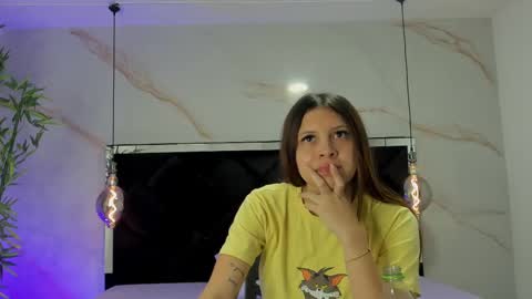 Snapshot of angelaa_cute chatting on 09.15.25 ANGELA online show from 09.15.25