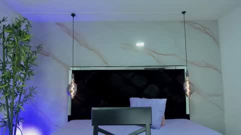 Snapshot of angelaa_cute chatting on 09.18.25 ANGELA online show from 09.18.25