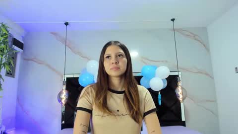 Snapshot of angelaa_cute chatting on 09.23.25 ANGELA online show from 09.23.25