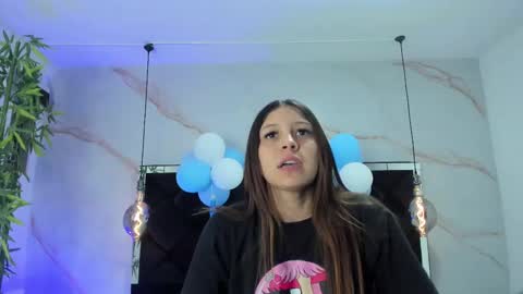 Snapshot of angelaa_cute chatting on 09.30.25 ANGELA online show from 09.30.25