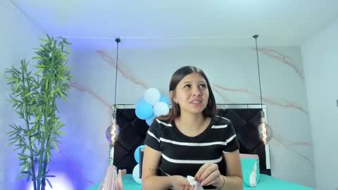 Snapshot of angelaa_cute chatting on 10.01.25 ANGELA online show from 10.01.25