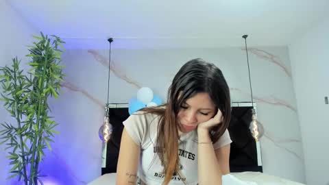 Snapshot of angelaa_cute chatting on 10.03.25 ANGELA online show from 10.03.25