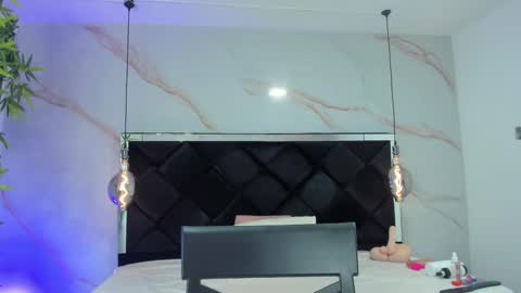 Snapshot of angelaa_cute chatting on 10.08.25 ANGELA online show from 10.08.25