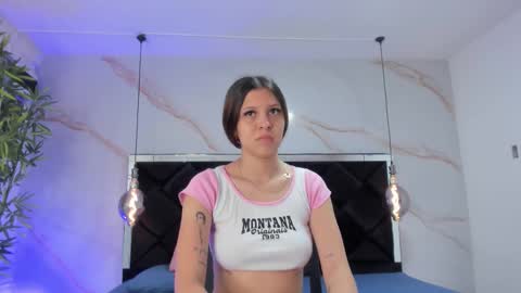 Snapshot of angelaa_cute chatting on 10.16.25 ANGELA online show from 10.16.25