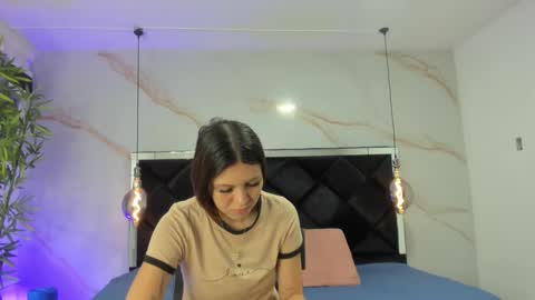 Snapshot of angelaa_cute chatting on 10.17.25 ANGELA online show from 10.17.25