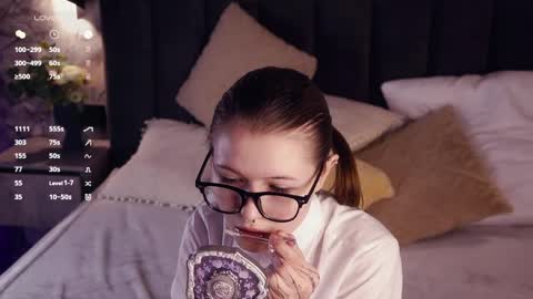 Snapshot of angelabalay chatting on 04.09.26 Mary online show from 04.09.26