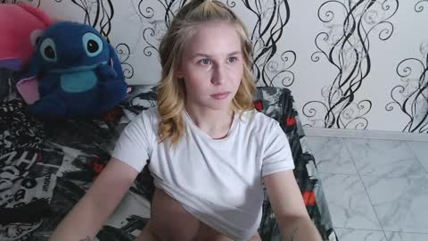 Angela online show from 04.08.26