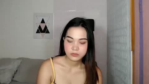 angel- i am new here please do understand that i only get naked on private room thank you online show from 10.17.25