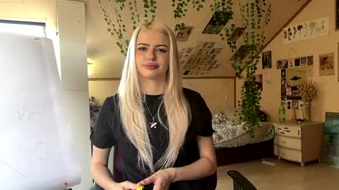 Lena online show from 04.15.26