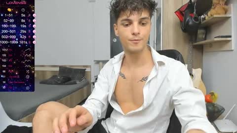 Snapshot of angelfrank chatting on 12.01.24 Frankie online show from 12.01.24