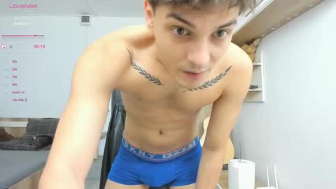 Snapshot of angelfrank chatting on 02.15.25 Frankie online show from 02.15.25