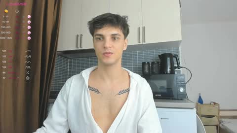 Snapshot of angelfrank chatting on 03.11.25 Frankie online show from 03.11.25