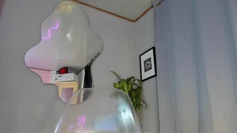 Snapshot of angeli_sexi chatting on 10.02.25 Carolina online show from 10.02.25