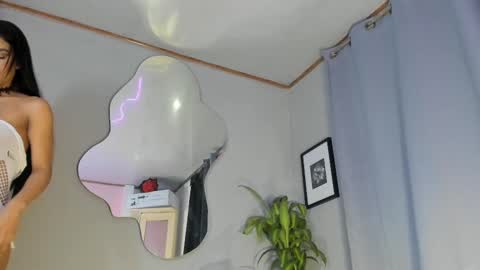 Snapshot of angeli_sexi chatting on 10.03.25 Carolina online show from 10.03.25