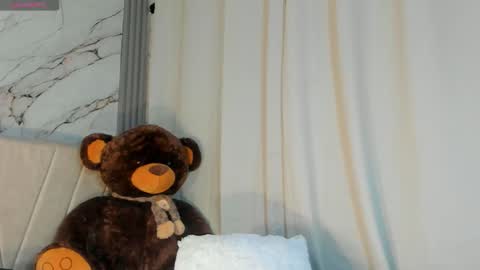 Snapshot of angeli_sexi chatting on 10.13.25 Carolina online show from 10.13.25