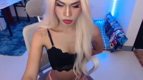 DIVINE ANGEL online show from 04.01.26