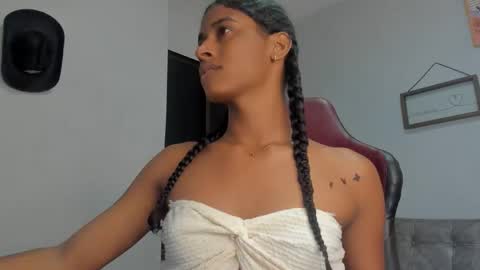 Snapshot of angelica_sexy1 chatting on 10.01.25 angelica_sexy1 online show from 10.01.25