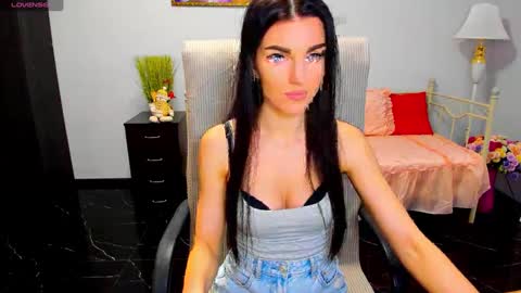 Angelina online show from 01.21.25