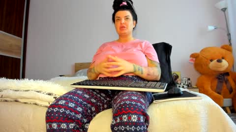 Angelina online show from 12.29.24