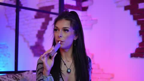 Snapshot of angelinagia chatting on 01.18.25 Angelina online show from 01.18.25
