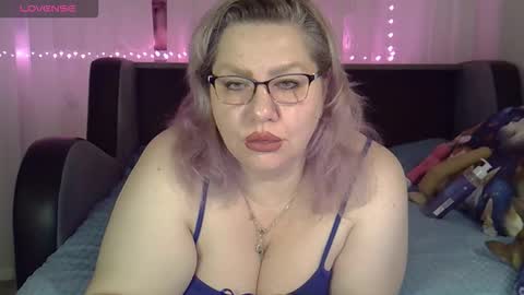 AngelinaGlam online show from 10.25.25