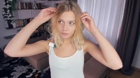 Snapshot of angelinahass chatting on 04.05.26 Alice WOW online show from 04.05.26