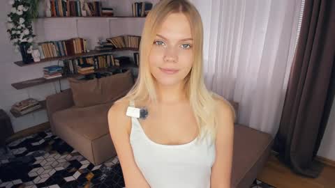 Snapshot of angelinahass chatting on 04.09.26 Alice WOW online show from 04.09.26